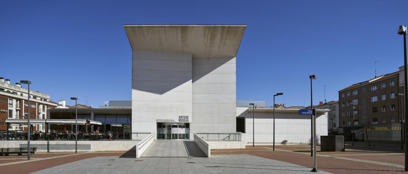 ARTIUM MUSEOA. MUSEO DE ARTE CONTEMPORÁNEO DEL PAÍS VASCO		Vitoria-Gasteiz	Álava	Museo