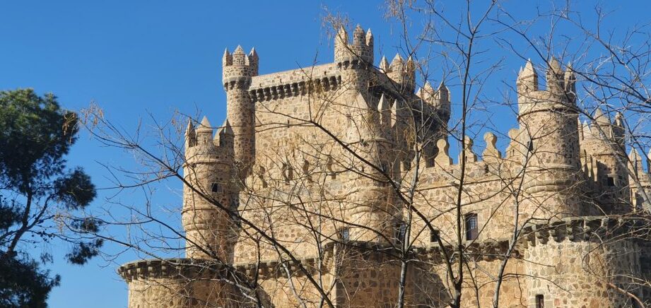 MUSEO DE COSTUMBRES Y ARTES POPULARES DE LOS MONTES DE TOLEDO		Guadamur	Toledo	Colección