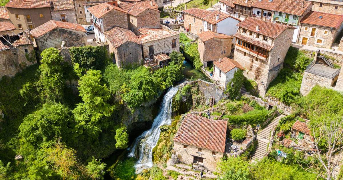 El pueblo de Burgos que convive con una de las cascadas más bellas de España