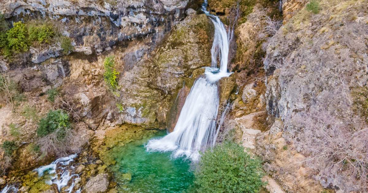El río que revienta en una de las cascadas españolas más impresionantes
