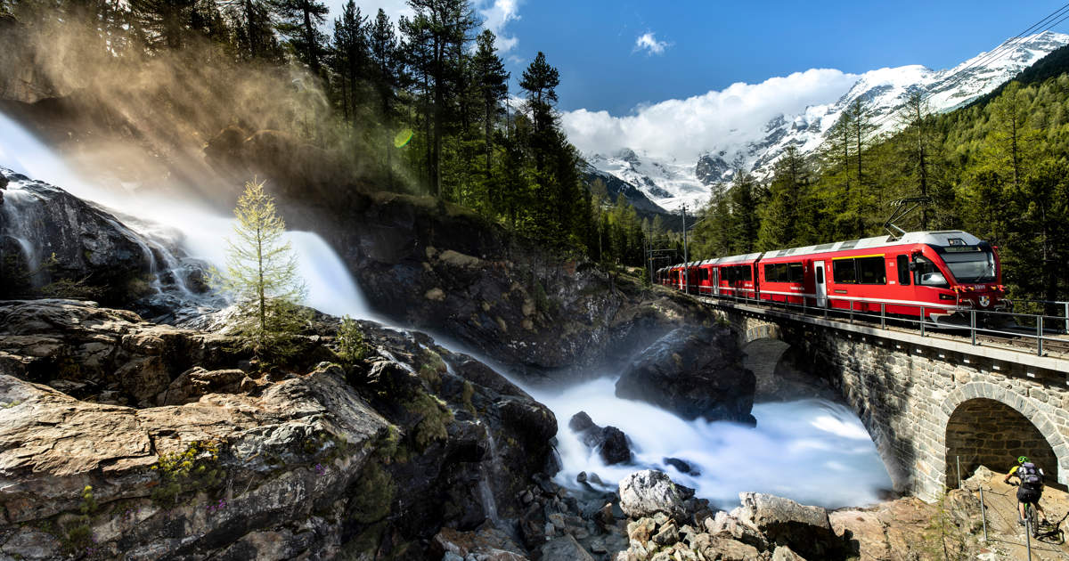 así es el tren que atraviesa el paso más alto de los Alpes