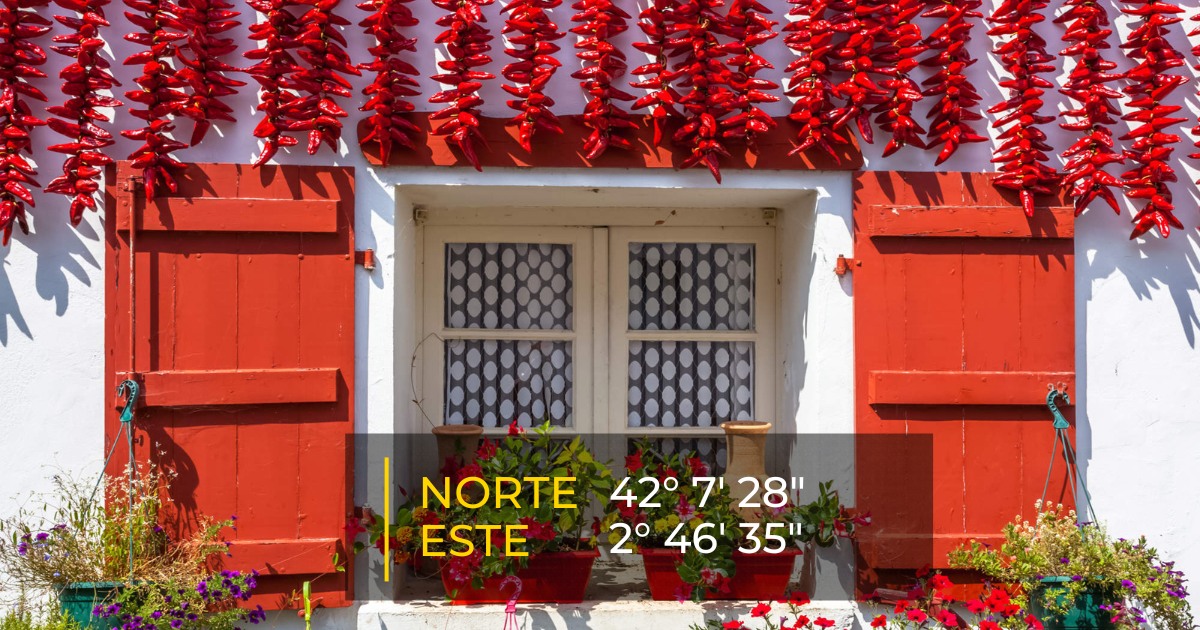 El pueblo del sur de Francia que decora sus casas con pimientos rojos