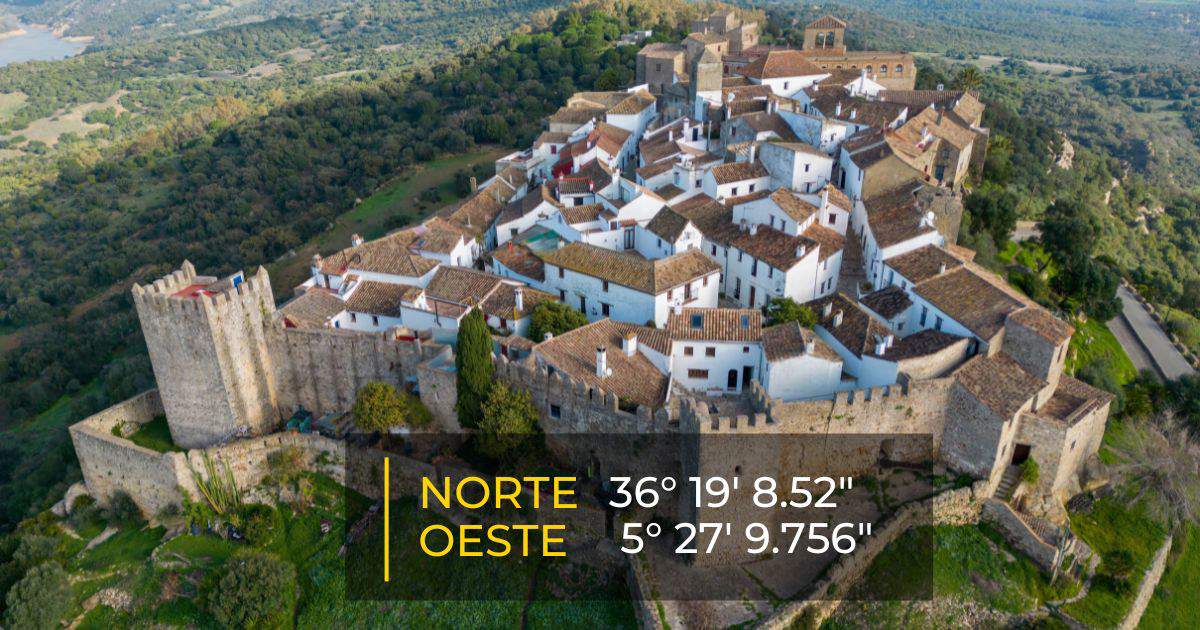 El pueblo de Cádiz que habita dentro de un castillo