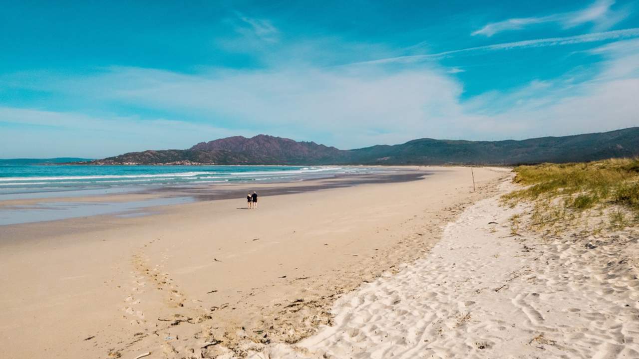 La playa de Galicia donde bañarse junto al «Olimpo celta»