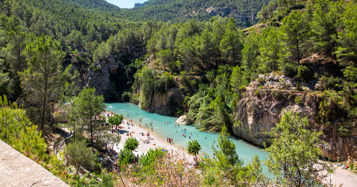 La piscina natural que esconde un oasis termal en el interior de Castellón