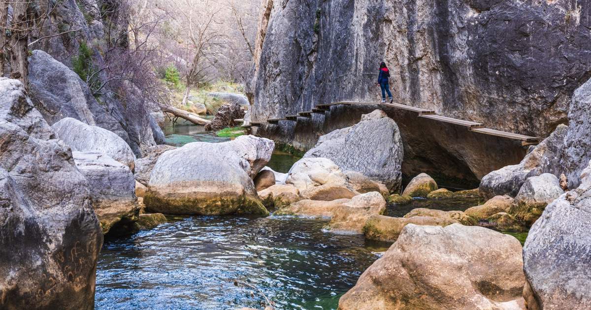 El sendero fluvial de Teruel repleto de pasarelas y piscinas naturales