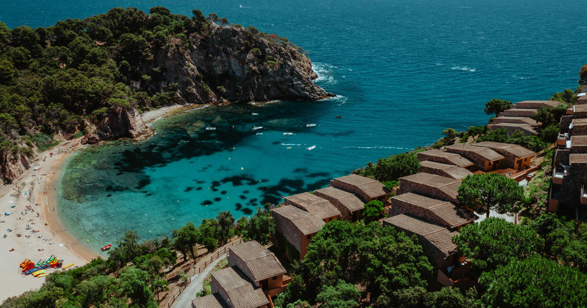 Reabre el único hotel de la Costa Brava con un histórico funicular
